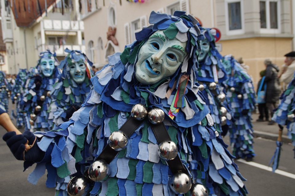 Warum verkleiden wir uns an Karneval? - Zinnhannes - Manufaktur