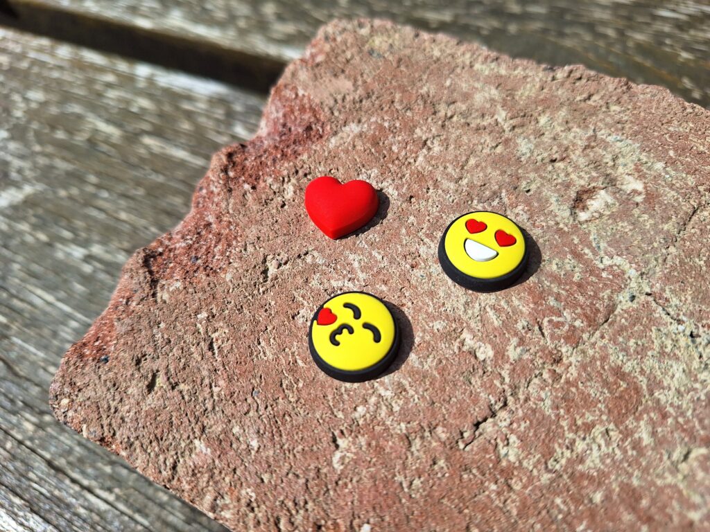 Happyz Pins
